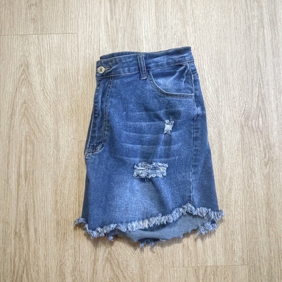 SHEIN Womens Plus Size Distressed Blue Jean Shorts Stretchy Spring Summer Shorts - Picture 3 of 6